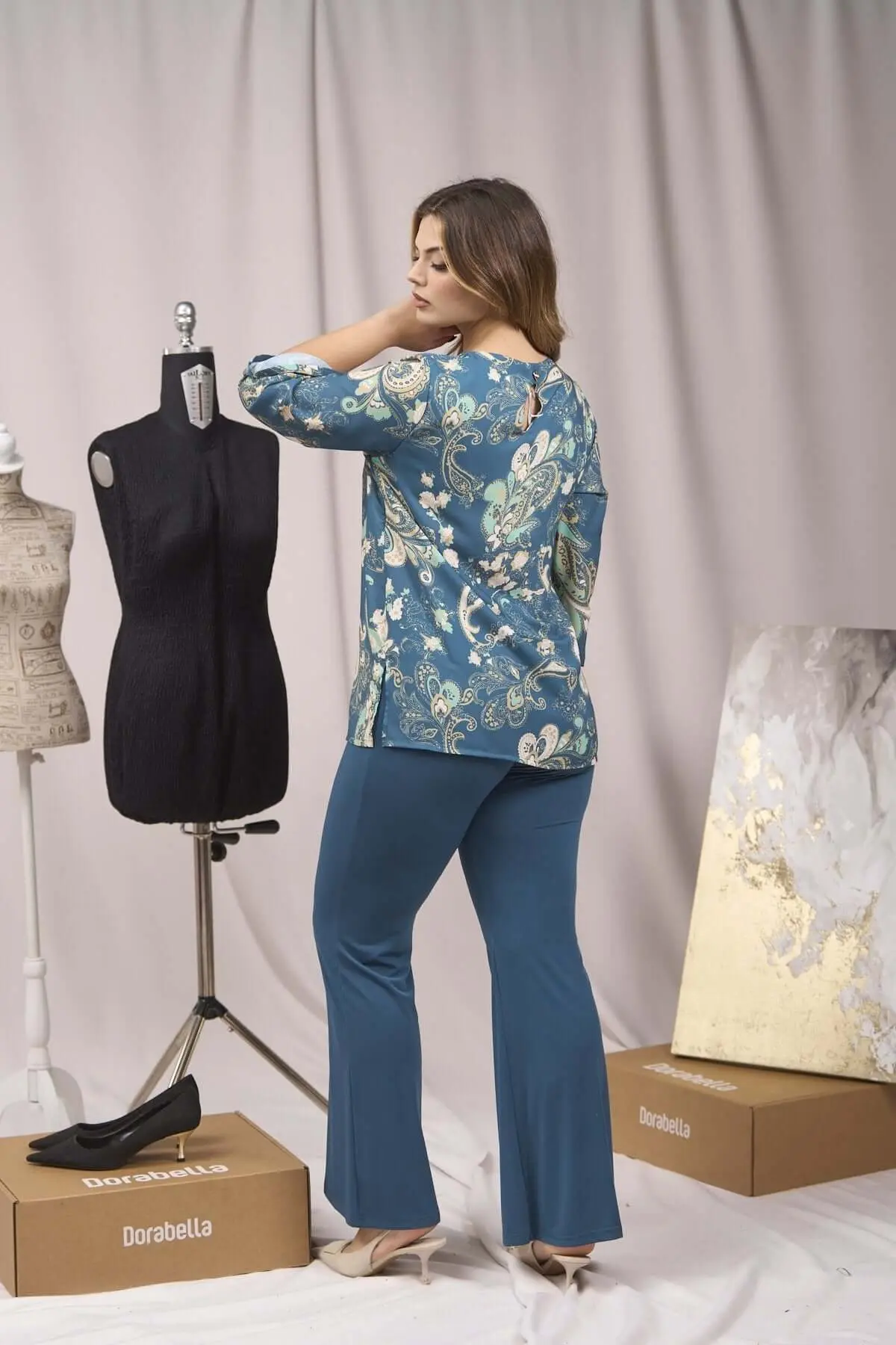 Completo con blusa blusa fantasia e pantalone in unito OTTANIO