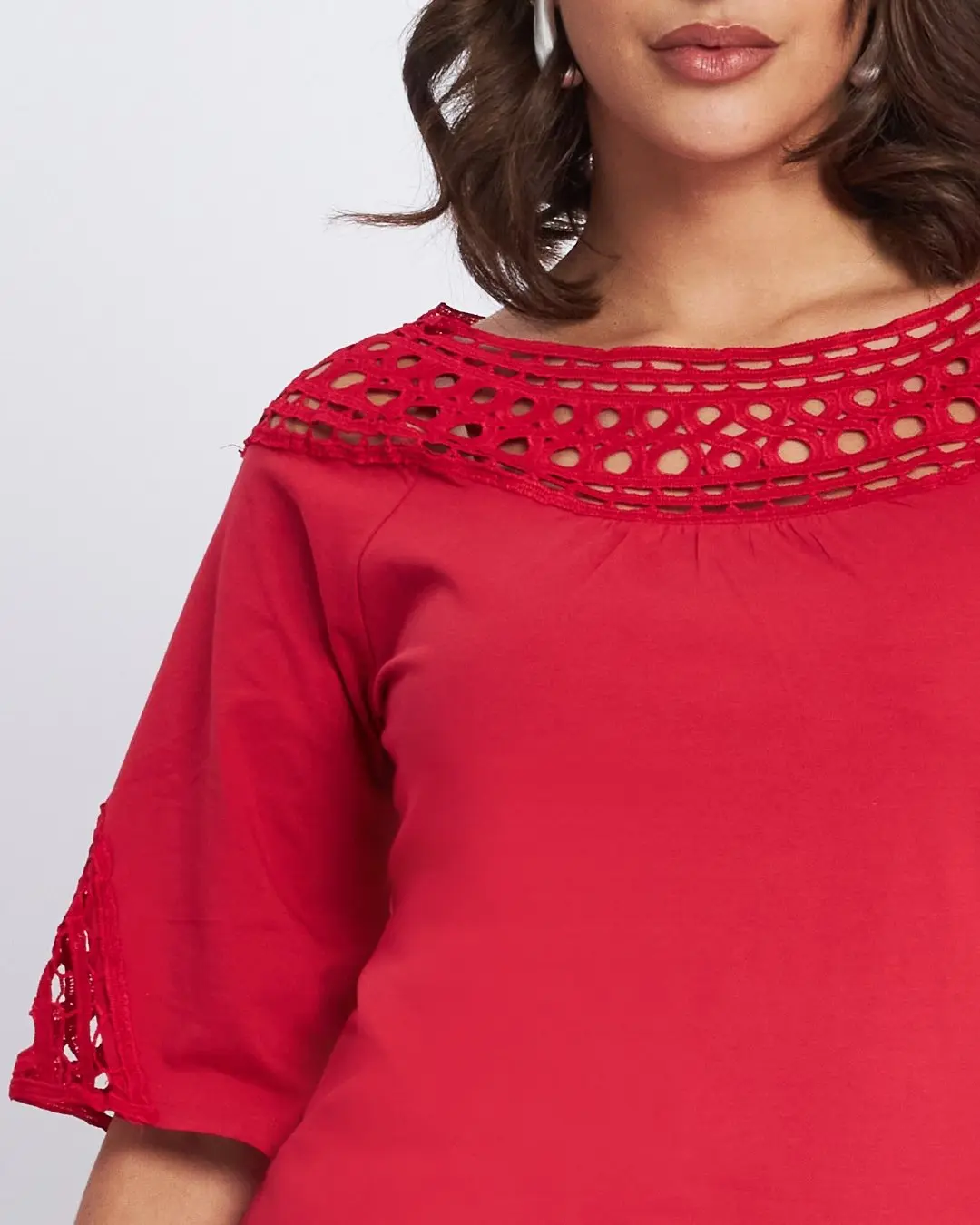 T-shirt scollo a barca con intarsio forato ROSSO - Image 2