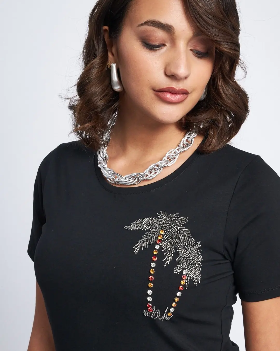 T-shirt con ricamo lato cuore NERO - Image 2