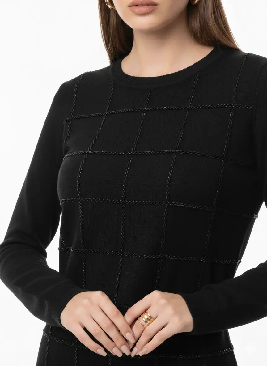 Maglia girocollo con applicazioni - Image 2